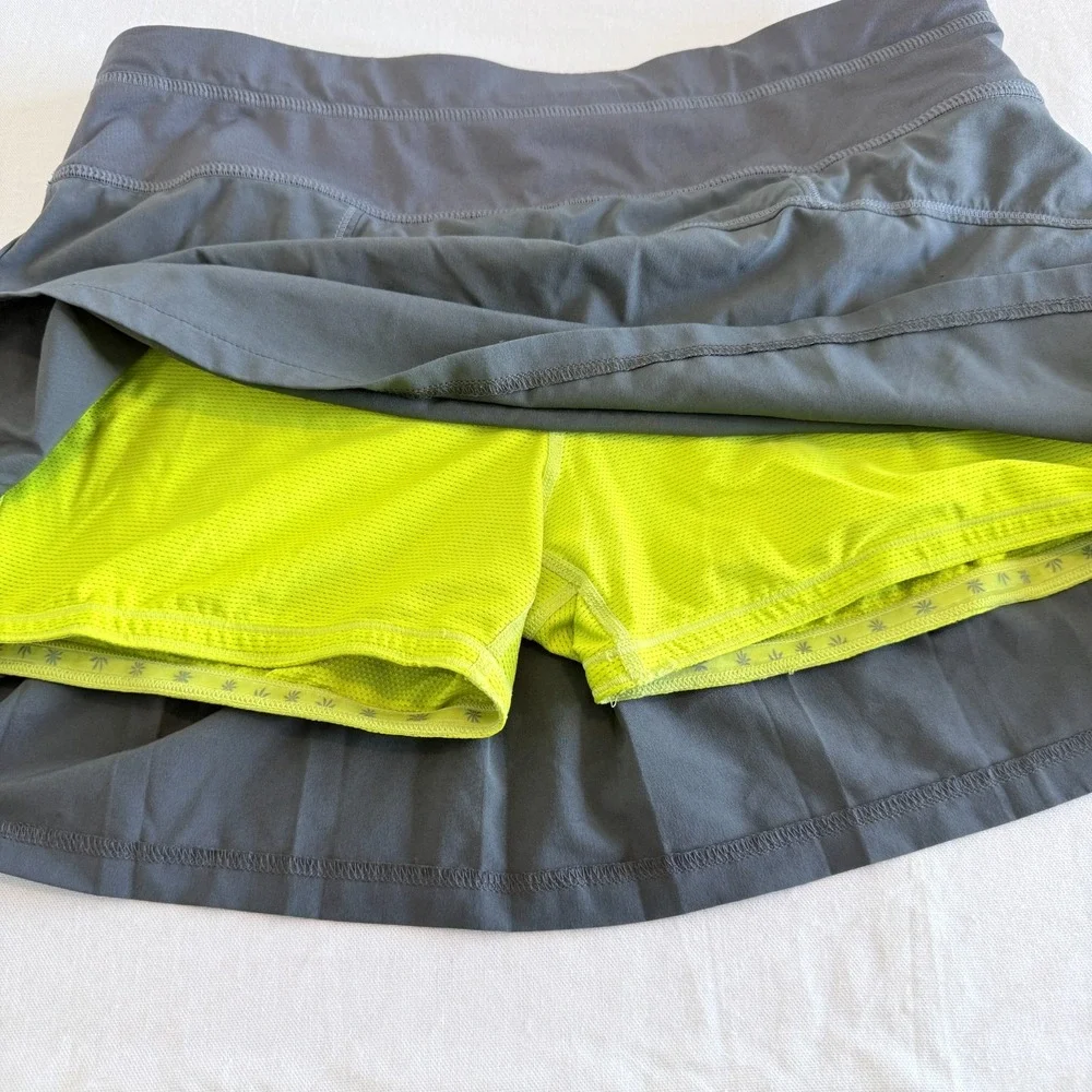 Athleta Runaround Pleated Back‎ Tennis Skirt Skort Small Gray Golf Pickleball